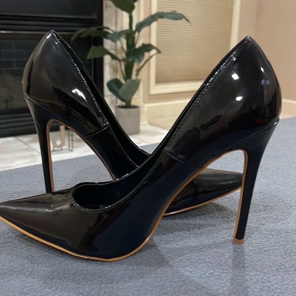 Black heel size 9 worn once From Miss Lola